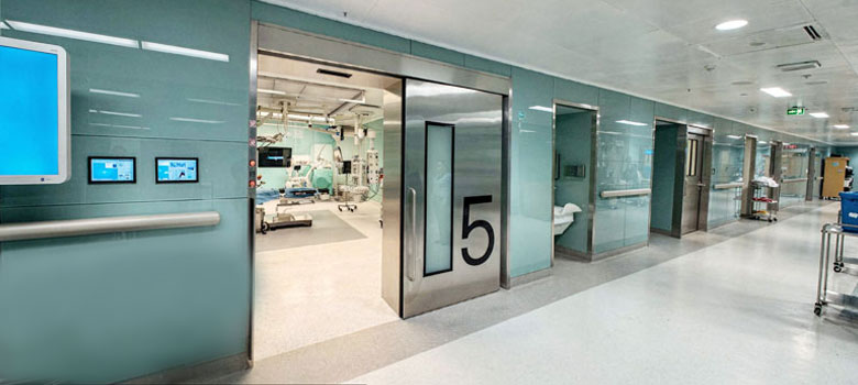 Ameliyathane Kapılarında Hijyen, Sızdırmazlık ve Mühendislik Kalitesi: Üretim ile Montaj Süreçlerinin Operasyonel Etkiye Katkısı