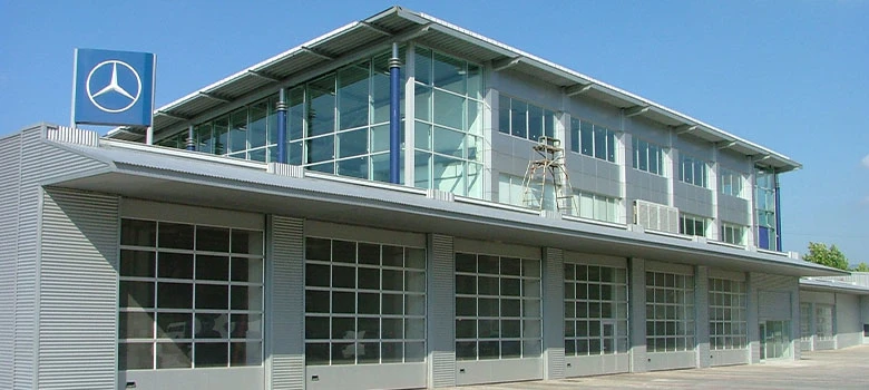 Showroomlar için Gösterişli Çözüm: iCat® Tam Görüşlü Alüminyum Seksiyonel Kapılar